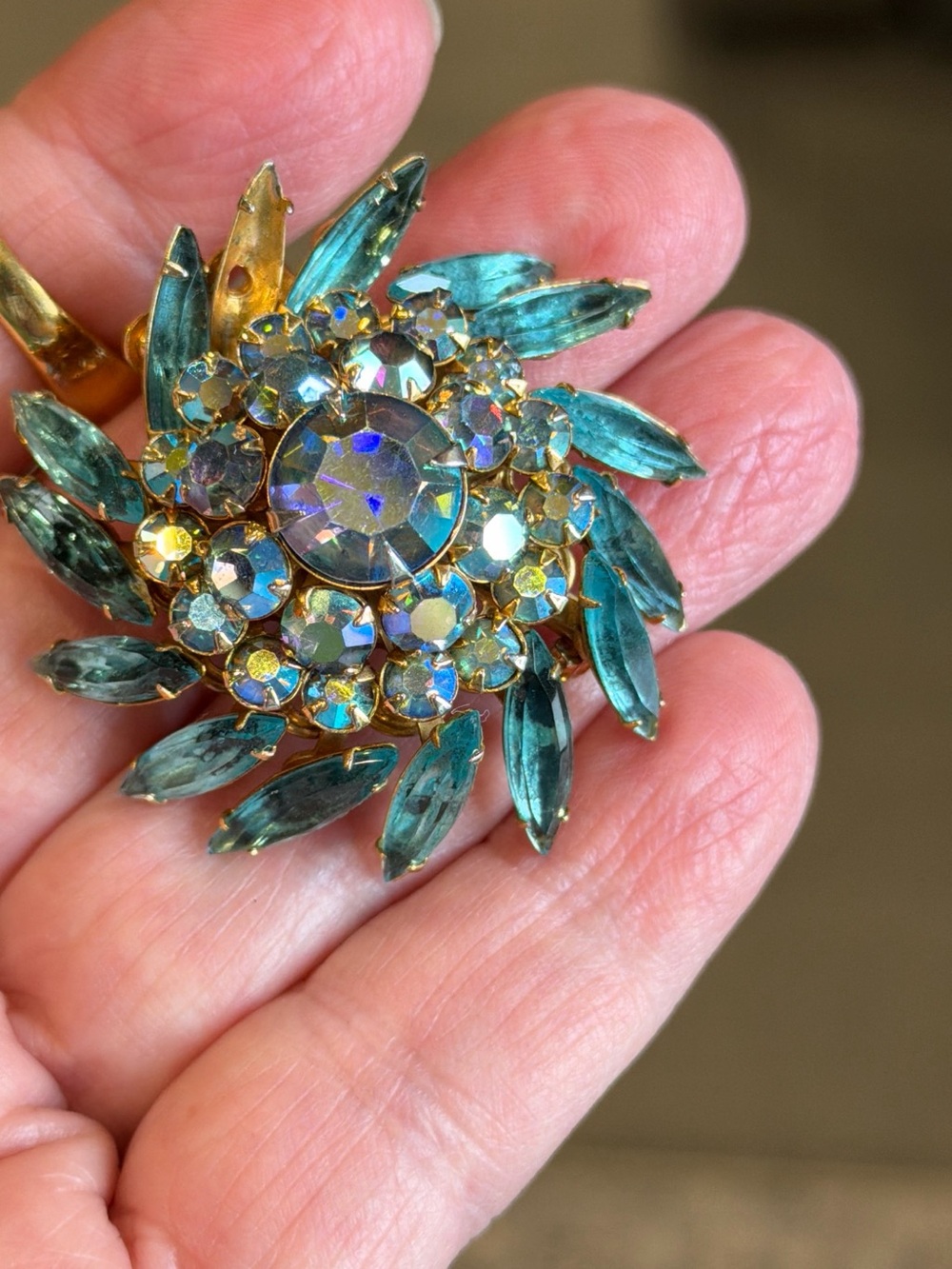 Stunning signed Judy Lee Gold-Tone Teal Crystal Burst Brooch - Women's Jewelry